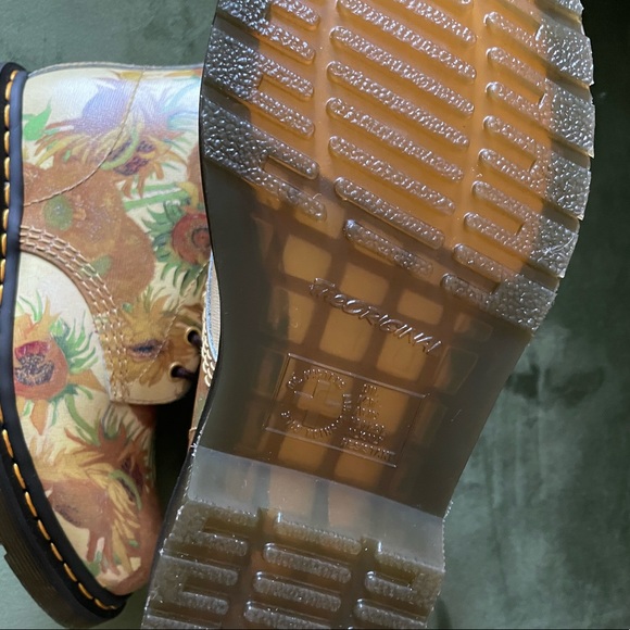 Rare Limited Edition Van Gogh Sunflower Dr. Martens - Picture 6 of 9